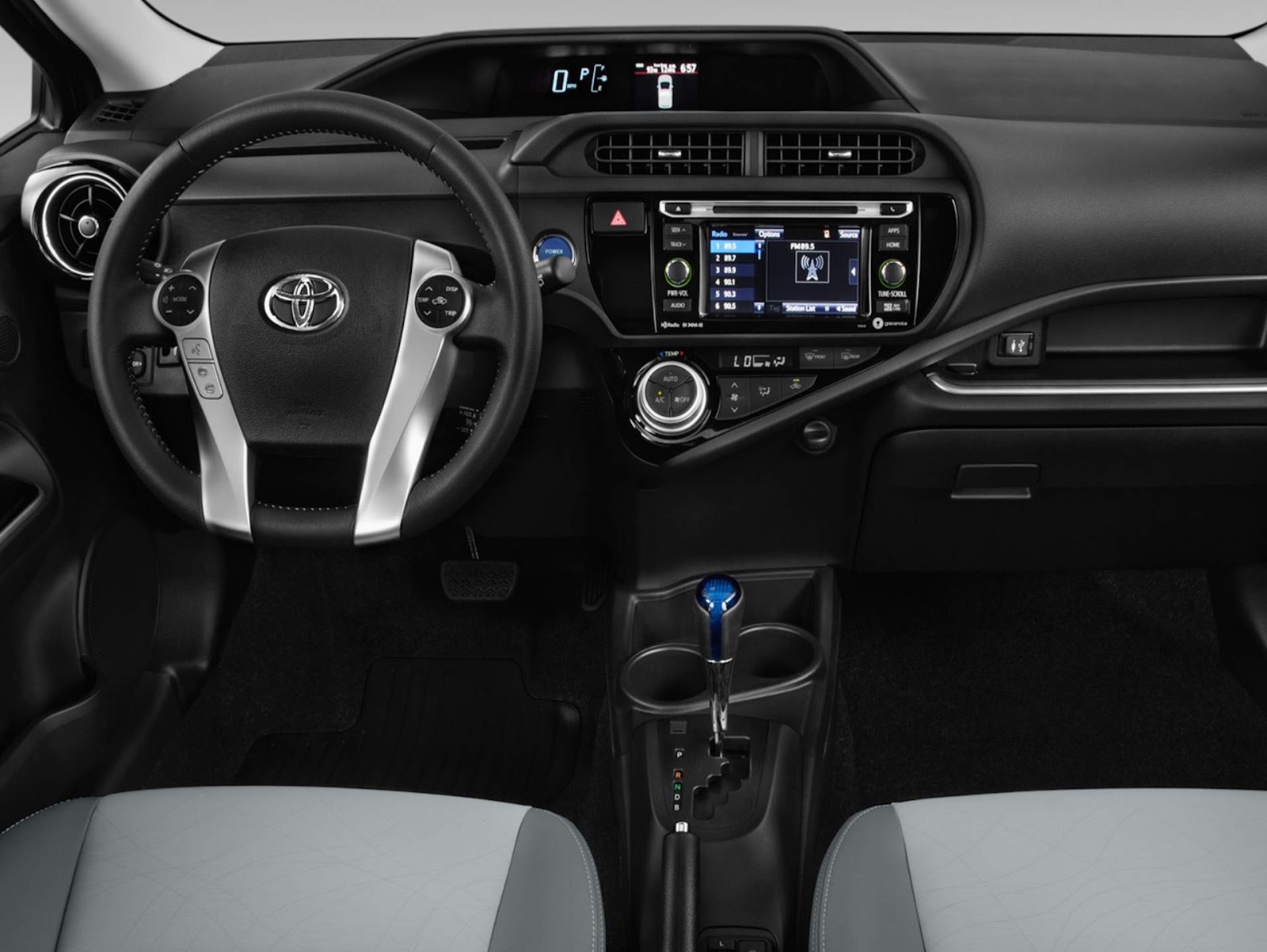 Toyota investe em produção de novo automóvel compacto híbrido flex no Brasil