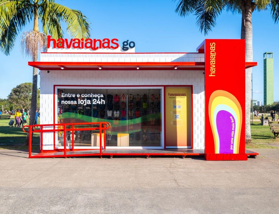 Havaianas inaugura primeira loja autônoma em São Paulo com tecnologia inovadora