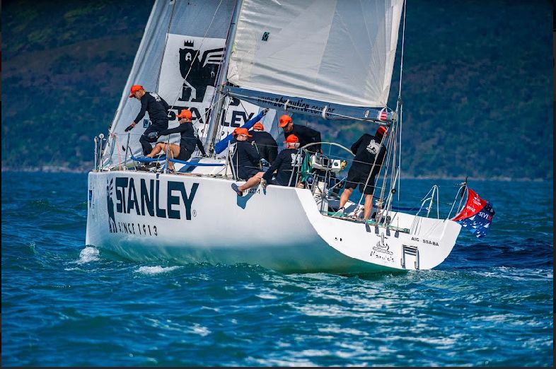 Velejadores baianos garantem 14ª colocação na Semana Internacional de Vela de Ilhabela, maior competição de vela de oceano do Brasil