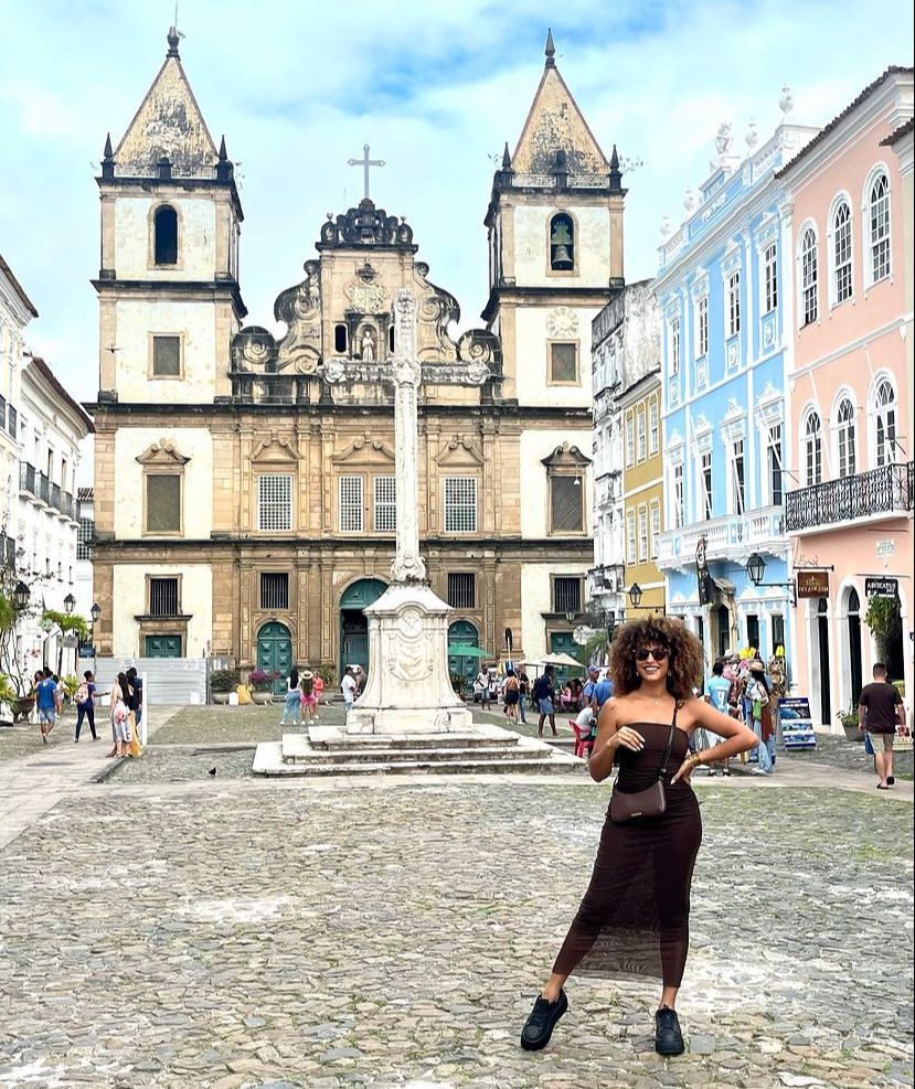 Sheron Menezzes visita Salvador, grava clipe com a Timbalada e visita pontos turísticos da cidade