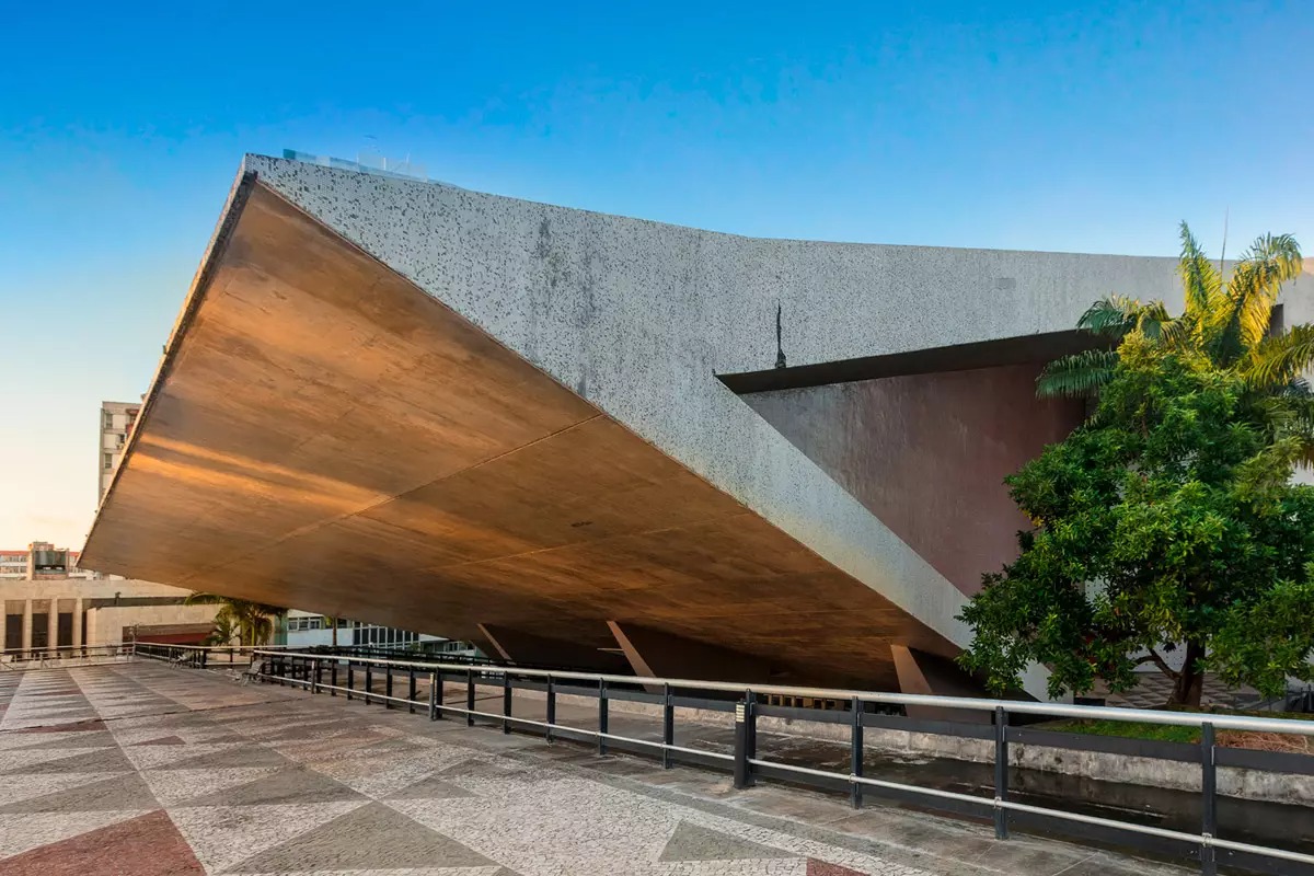 No Dia Nacional da Cultura, Jerônimo autoriza licitação das obras de requalificação do prédio principal do TCA