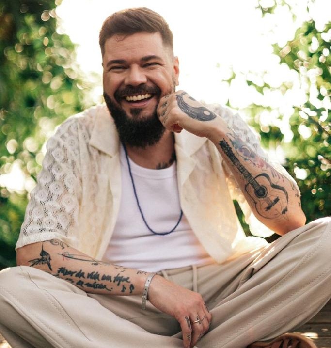 Novo nome da música baiana, cantor Camilo Dória lança single Bateu