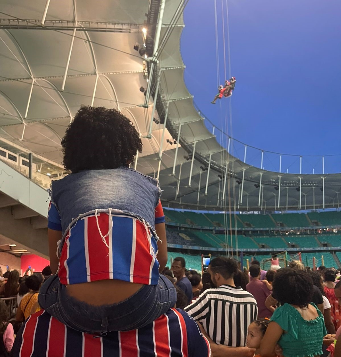 Com Papai Noel de rapel, Arena Fonte Nova celebrou o Natal em evento gratuito para o público