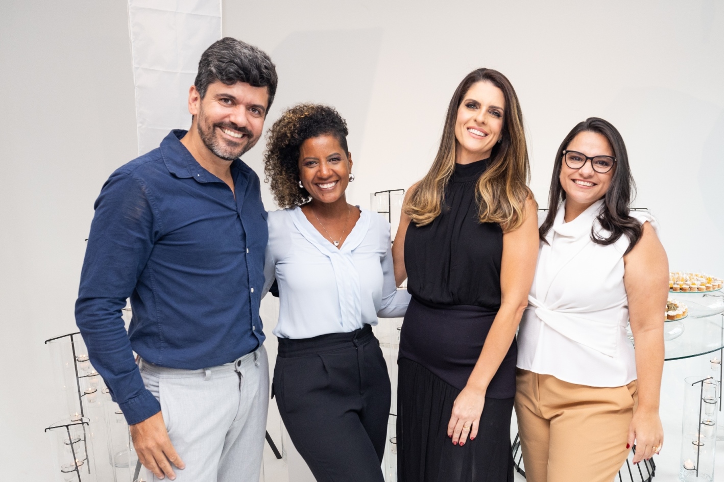 Personalidades marcam presença na inauguração do estúdio da Dois Em Um Fotografia em Salvador