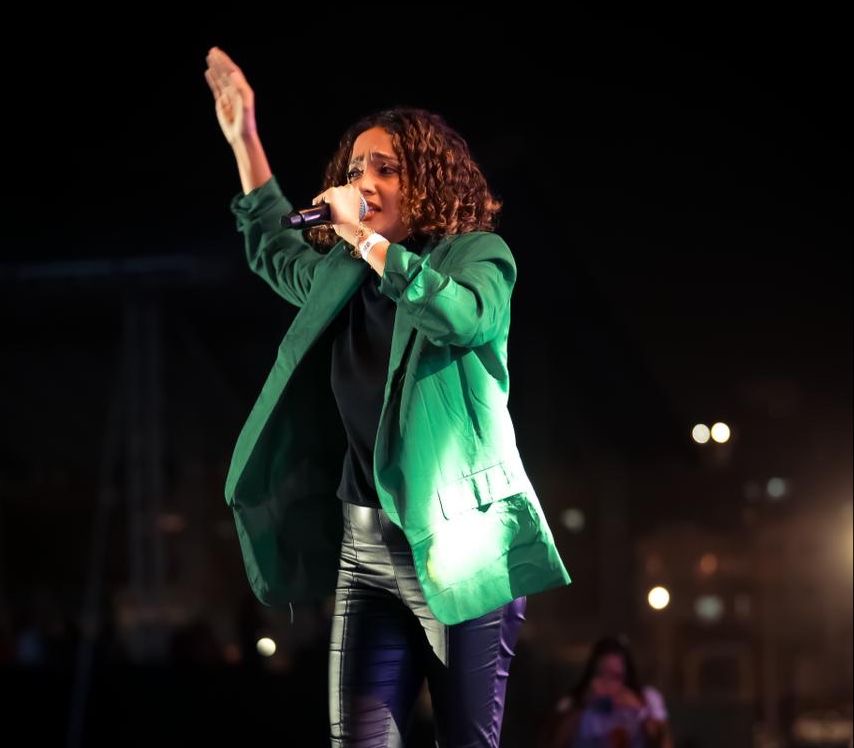 Cantora Tirza Almeida grava clipe e lança sua música "Não há outro" dia 21 de fevereiro em Salvador