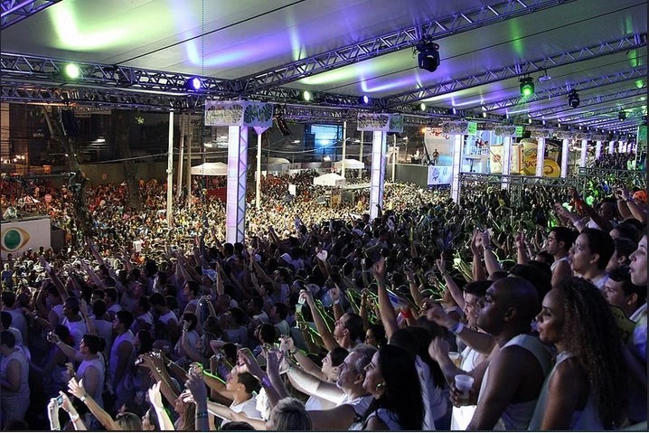 Localizado no Circuito Dodô, o Planeta Band segue garantindo segurança e conforto para o Carnaval de 2024