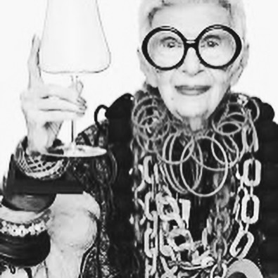 Ícone fashion, Iris Apfel morre aos 102 anos
