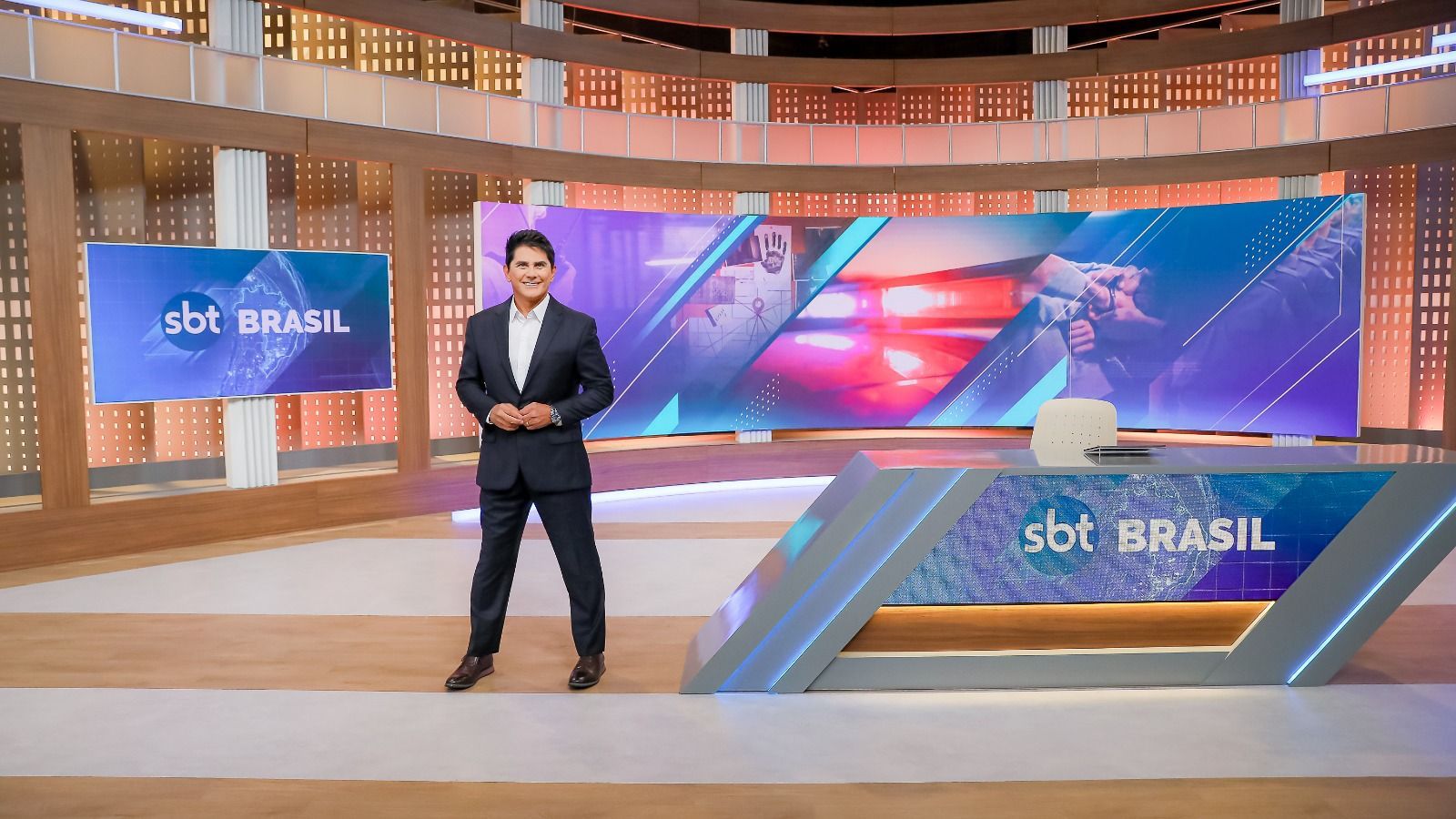 Mais leve, novo formato do SBT Brasil estreia com César Filho