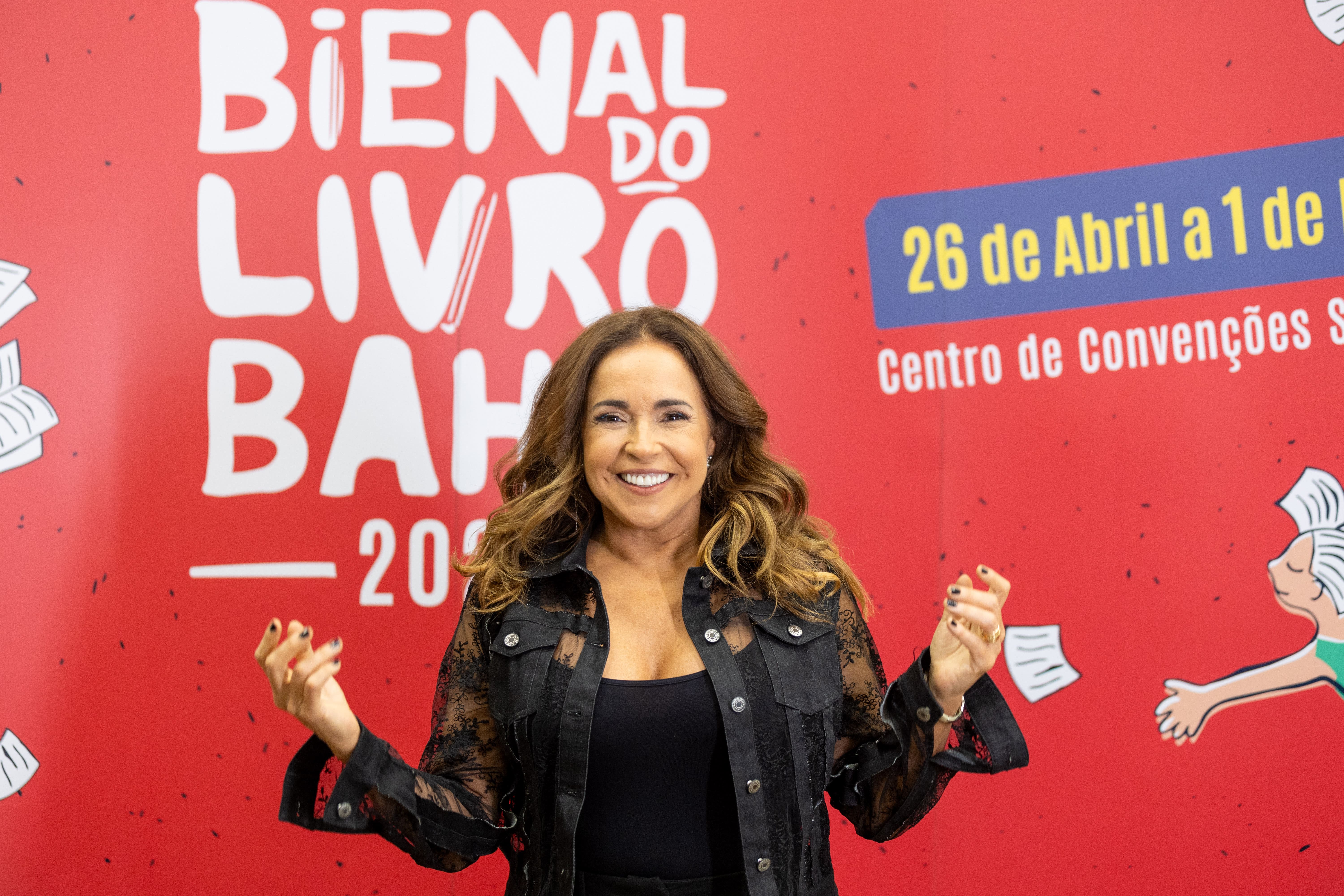 Terceiro dia da Bienal do Livro Bahia destaca Daniela Mercury, Raphael Montes e Glicéria Tupinambá