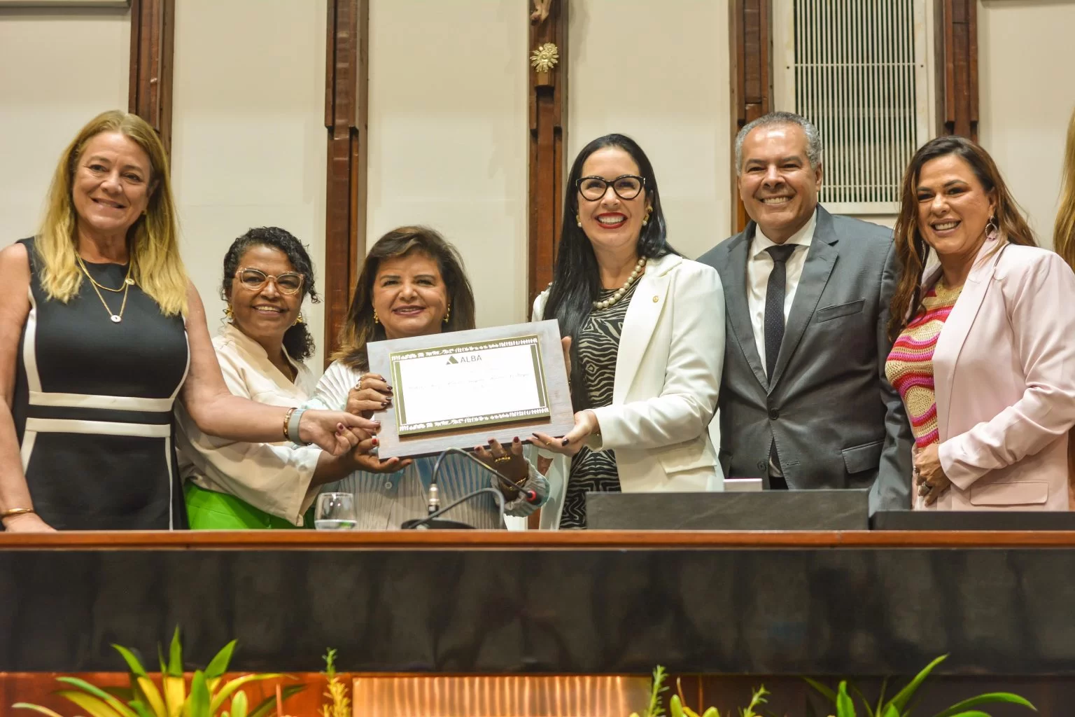 Empresária Luíza Trajano é agraciada com título de Cidadã Baiana