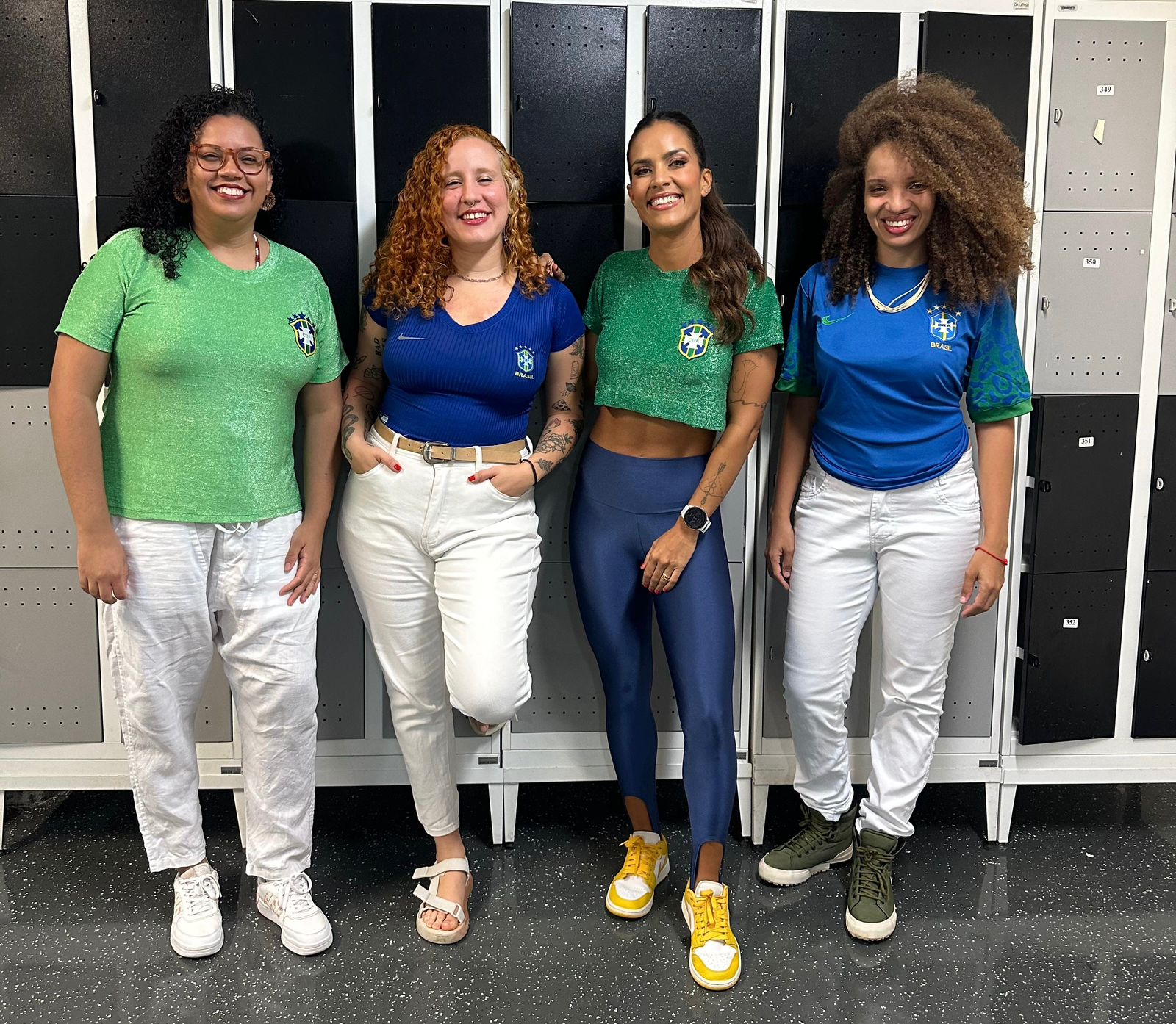 Ju Moraes e Sambaiana fazem show no  jogo da seleção brasileira feminina de futebol, na Arena Fonte Nova