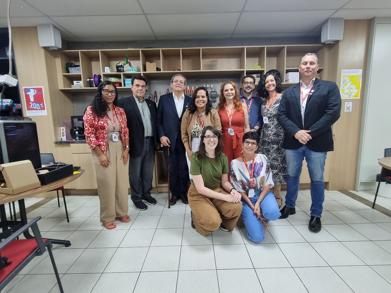 Representante de Educação e Cultura dos EUA visita ACBEU e discute projetos futuros