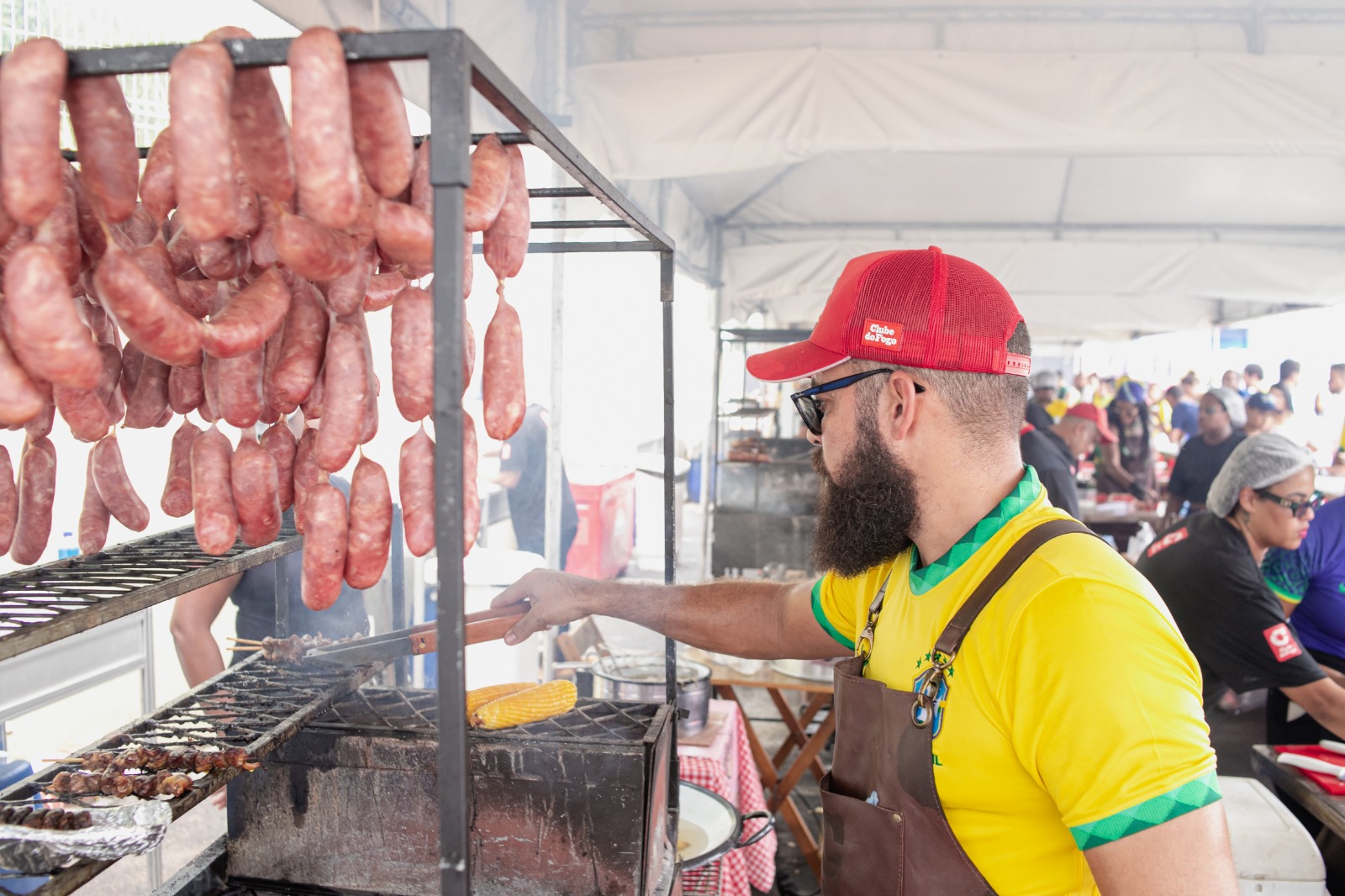 Churras de Bairro une gastronomia e shows ao vivo em Salvador