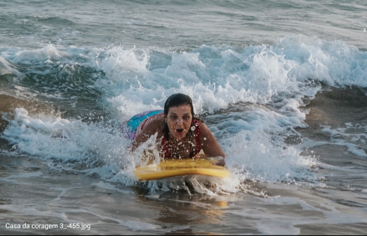 Casa da Coragem promove jornada de mentoria e surf para mulheres em Guarajuba