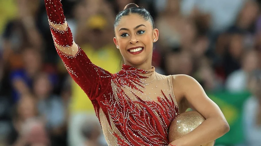 Babi Domingos faz história e garante final olímpica na ginástica rítmica