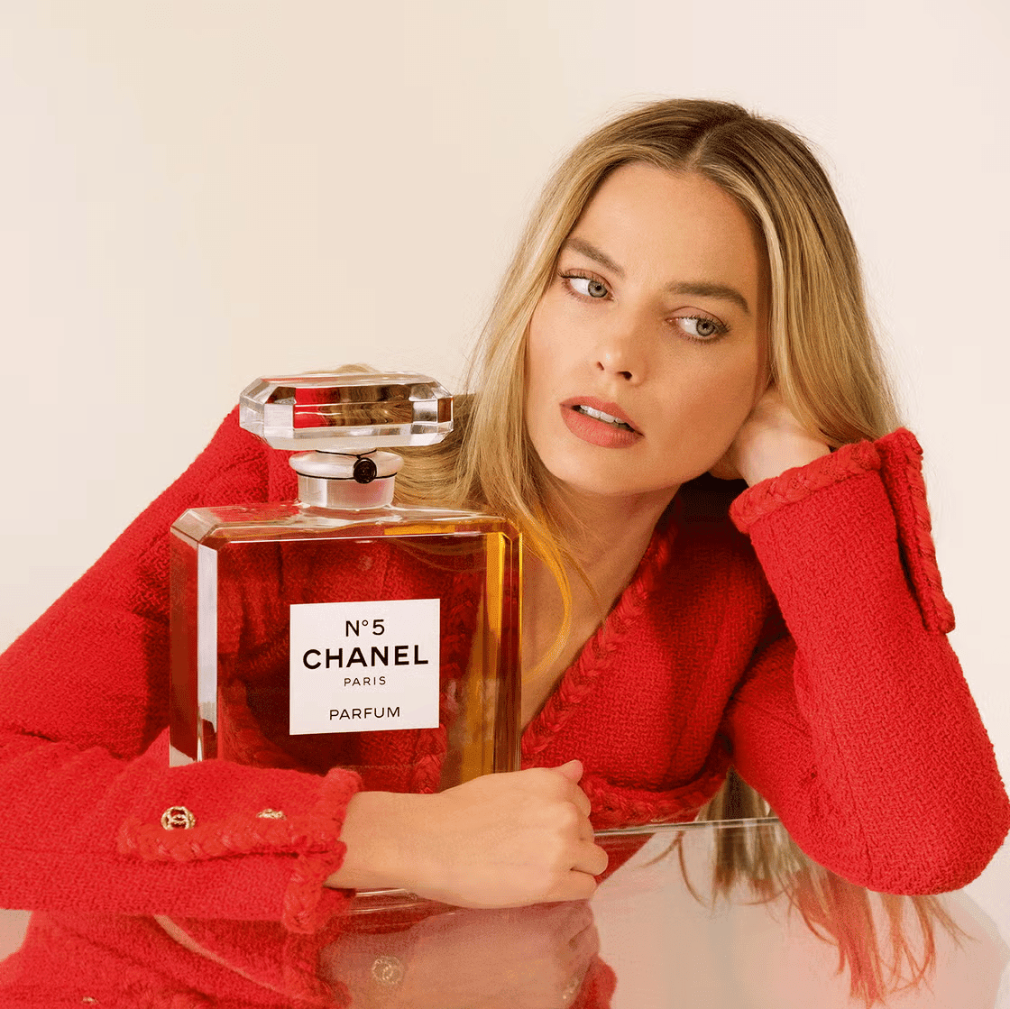 Margot Robbie é o novo rosto do Chanel N°5