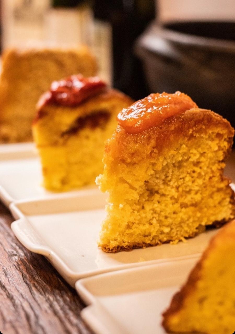 Gastronomia afetiva do Empório Coisas de Minas Ondina apresenta repertório especial de bolos caseiros