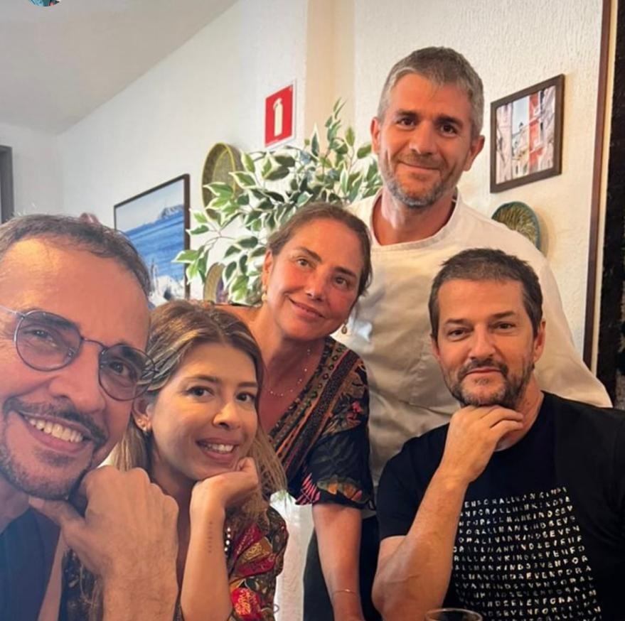 Heloisa Périssé e Marcelo Serrado celebram estreia de peça com almoço em restaurante italiano de Salvador