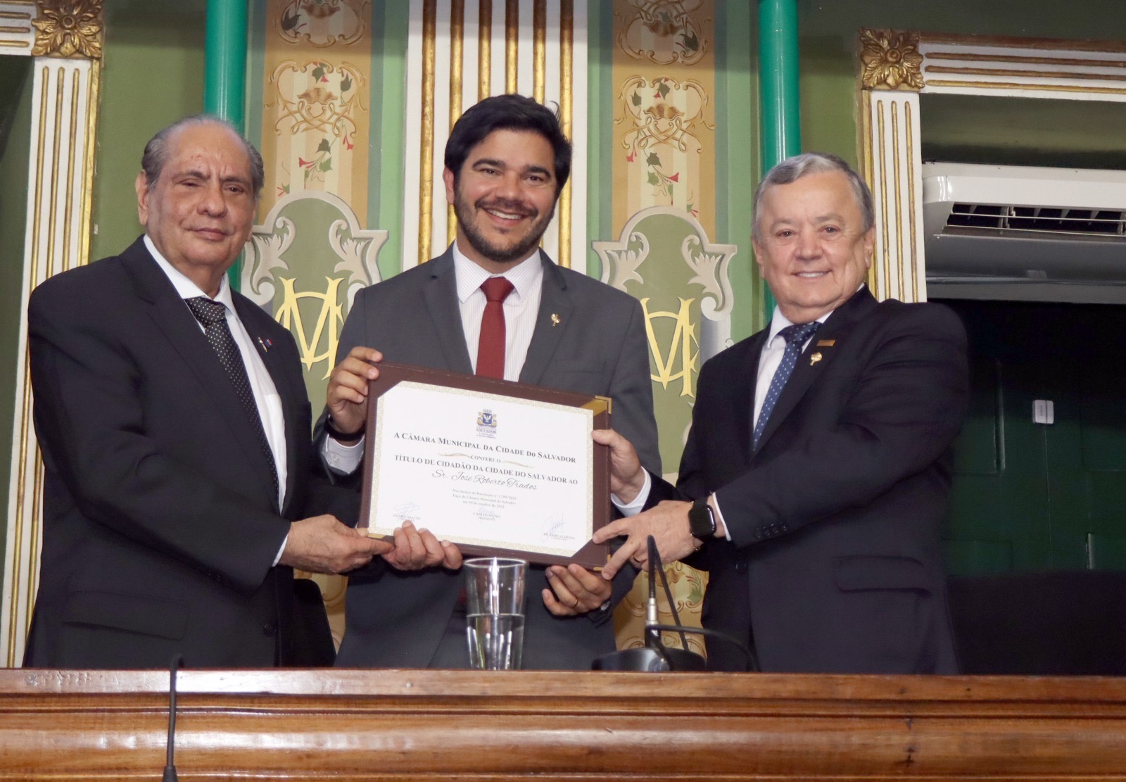 José Roberto Tadros, líder da CNC, recebe título de Cidadão Baiano em cerimônia na ALBA