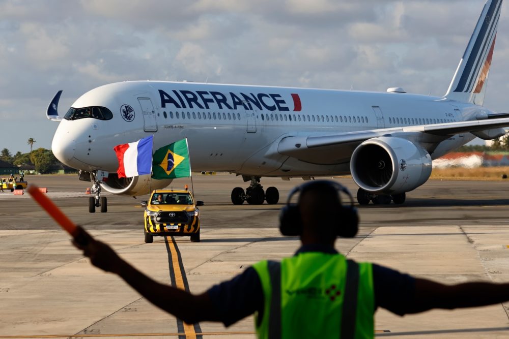 Nova rota direta entre Paris e Salvador aumenta procura de turistas franceses pela Bahia