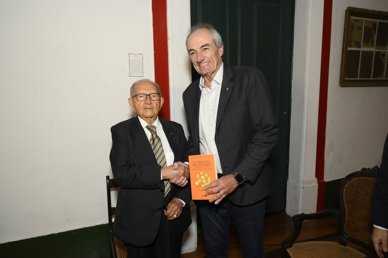 Pesquisador pernambucano Dr. Givaldo Peixoto lança livro na Associação Comercial da Bahia com presença de Paulo Cavalcanti