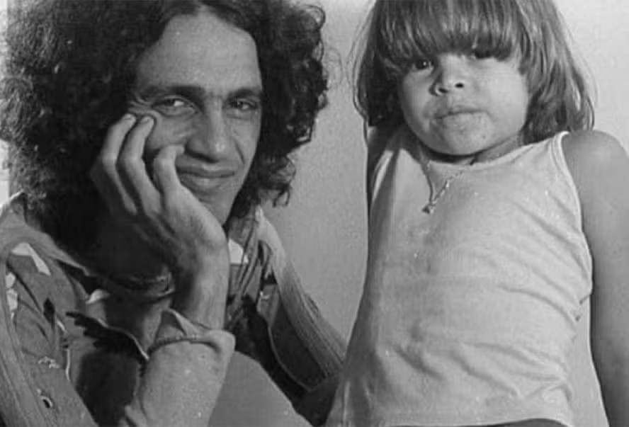 Caetano Veloso mostra registros únicos ao lado do filho em homenagem