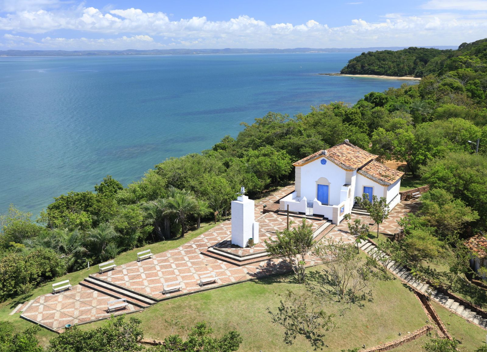 Cortejo marítimo conduz obra de Vik Muniz à Capela de Guadalupe na Ilha dos Frades