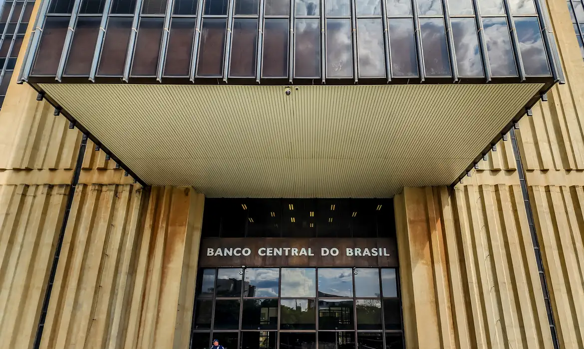 Mercado financeiro estima inflação de 4,99% em 2025, diz BC