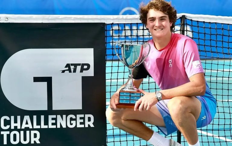 João Fonseca faz história no Australian Open e derrota Andrey Rublev na estreia