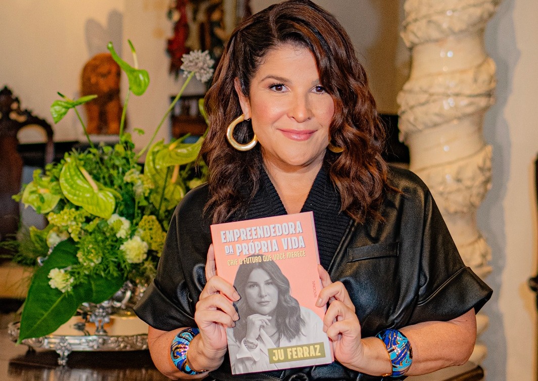 Ju Ferraz lança livro com mensagem de empoderamento feminino em Salvador