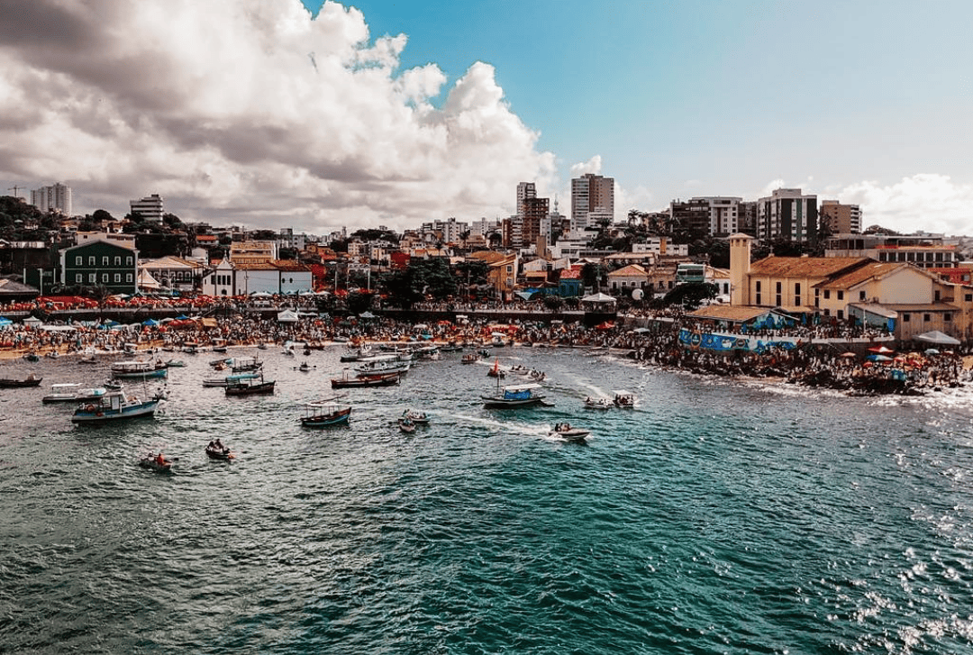 Festa de Iemanjá reúne baianos e turistas em Salvador