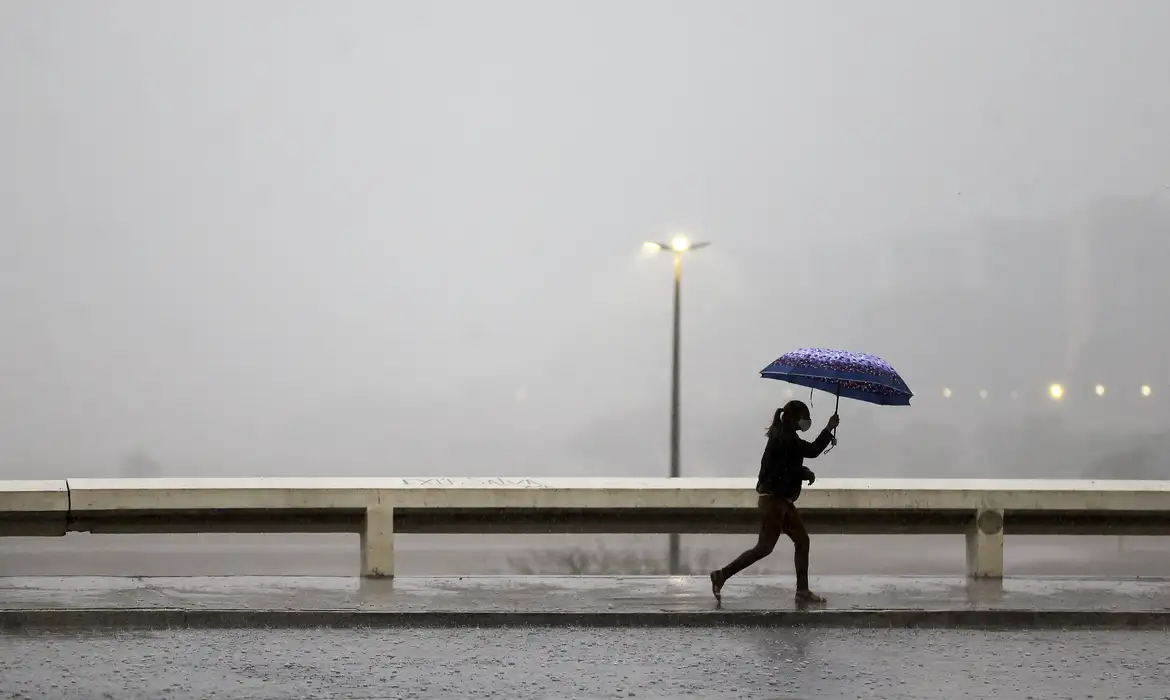 Final de semana em Salvador terá pancadas de chuva e risco de tempestades