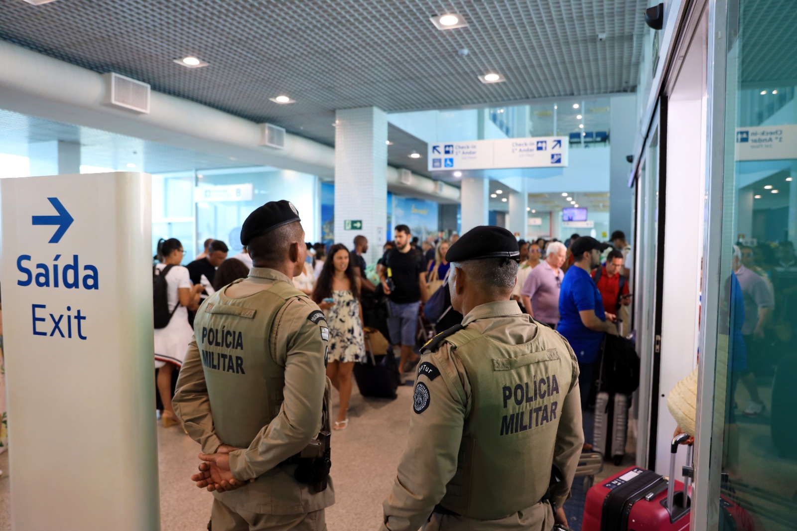 Polícia Militar reforça segurança e recepciona turistas no Terminal Náutico de Salvador