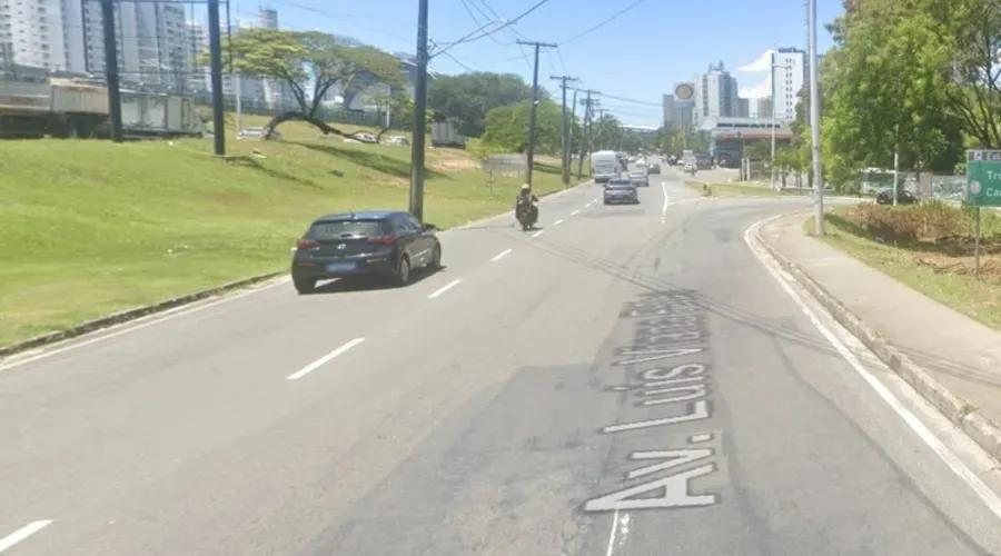 Confronto armado na Avenida Paralela provoca pânico e deixa feridos