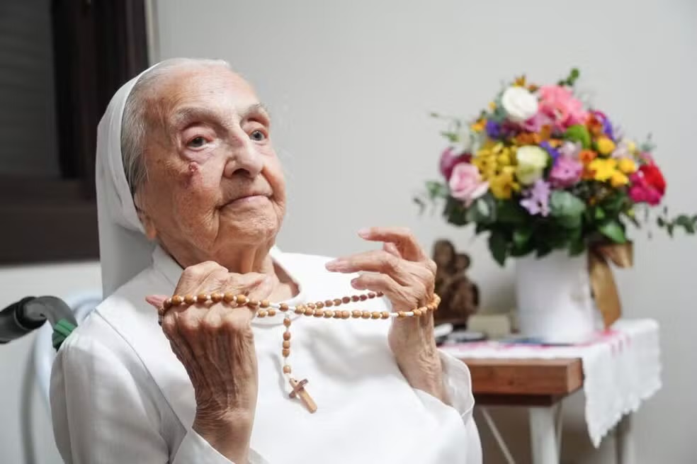 Freira Inah Canabarro Lucas, pessoa mais velha do mundo, morre aos 116 anos no RS