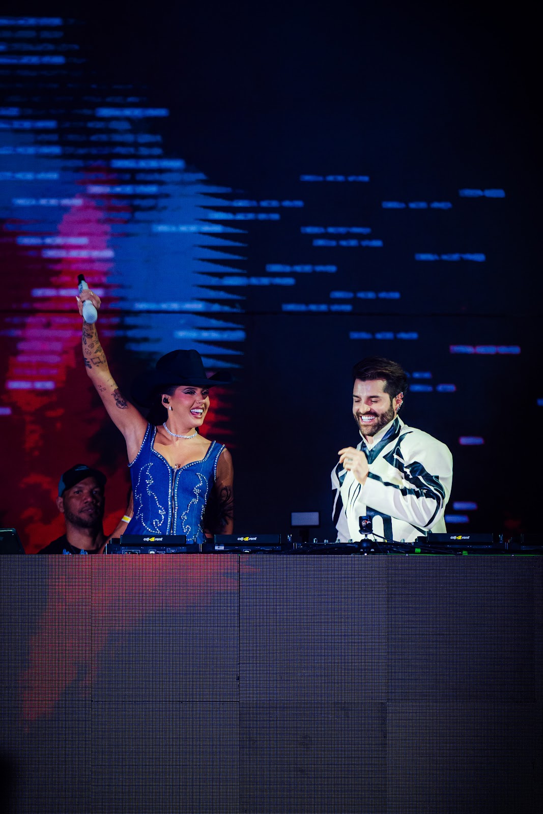 ​Alok e Ana Castela surpreendem público com clipe inédito e show de drones em apresentação