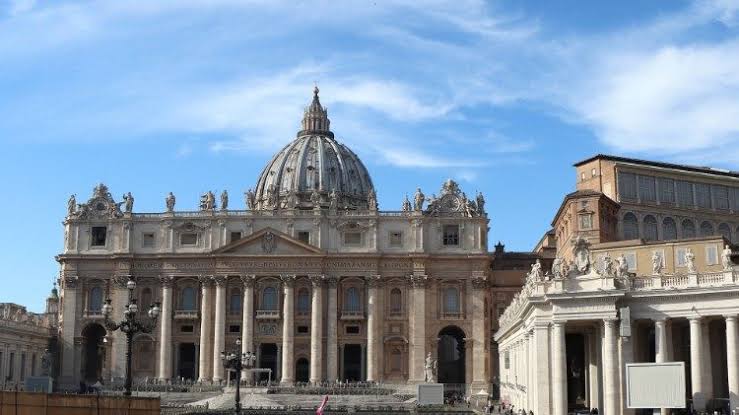 Funcionários e assistentes fazem juramento de sigilo para o Conclave no Vaticano