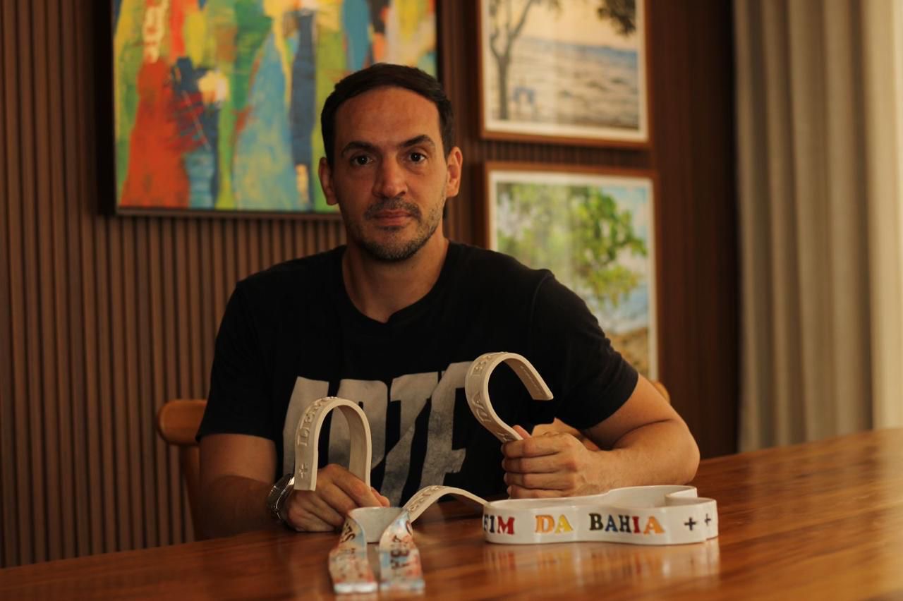 Carlos Rodeiro celebra o Dia das Mães com obra de arte exclusiva em parceria com Bruno Pamponet