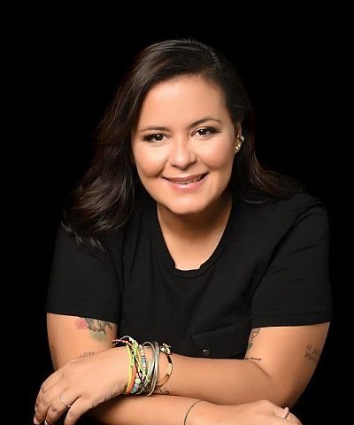 Talentosa! A ilustradora e jornalista Gabriela Cruz participa de mostra coletiva com obra inspirada na Lavagem do Bonfim