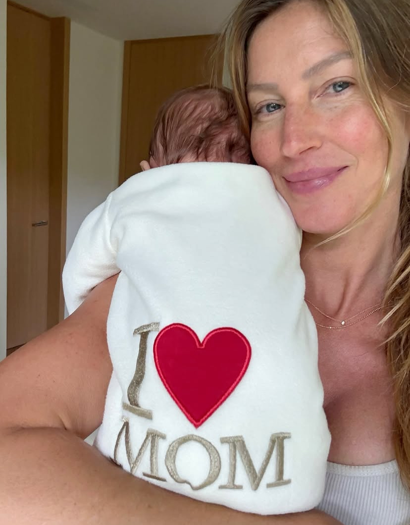 ​Gisele Bündchen publica primeira foto do terceiro filho: “Ser mãe tem sido um presente”