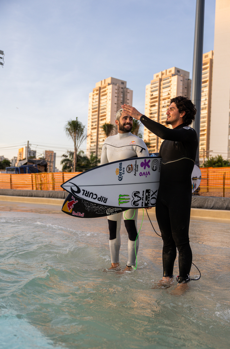 Gabriel Medina volta ao surfe em São Paulo e inaugura maior piscina de ondas Wavegarden do mundo
