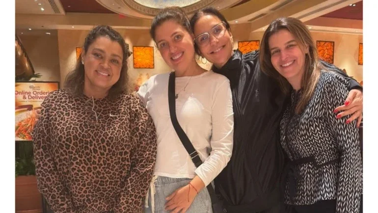 Preta Gil curte noite com Ivete Sangalo e amigas após primeira consulta nos EUA