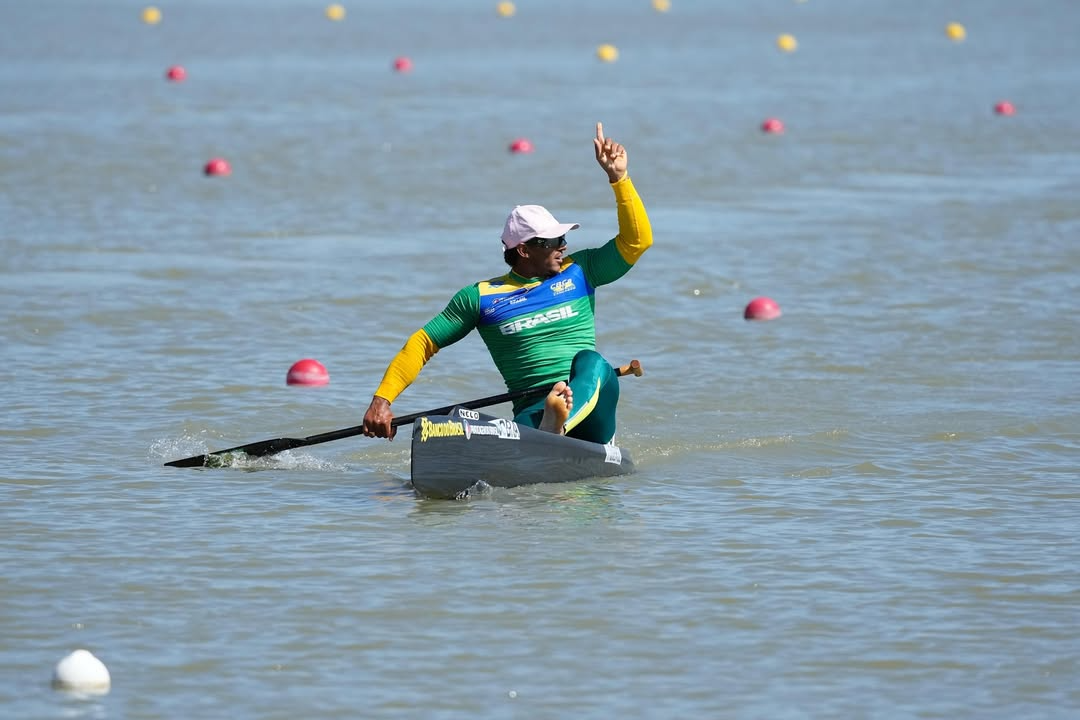 Isaquias Queiroz conquista ouro na Hungria e já mira Los Angeles 2028