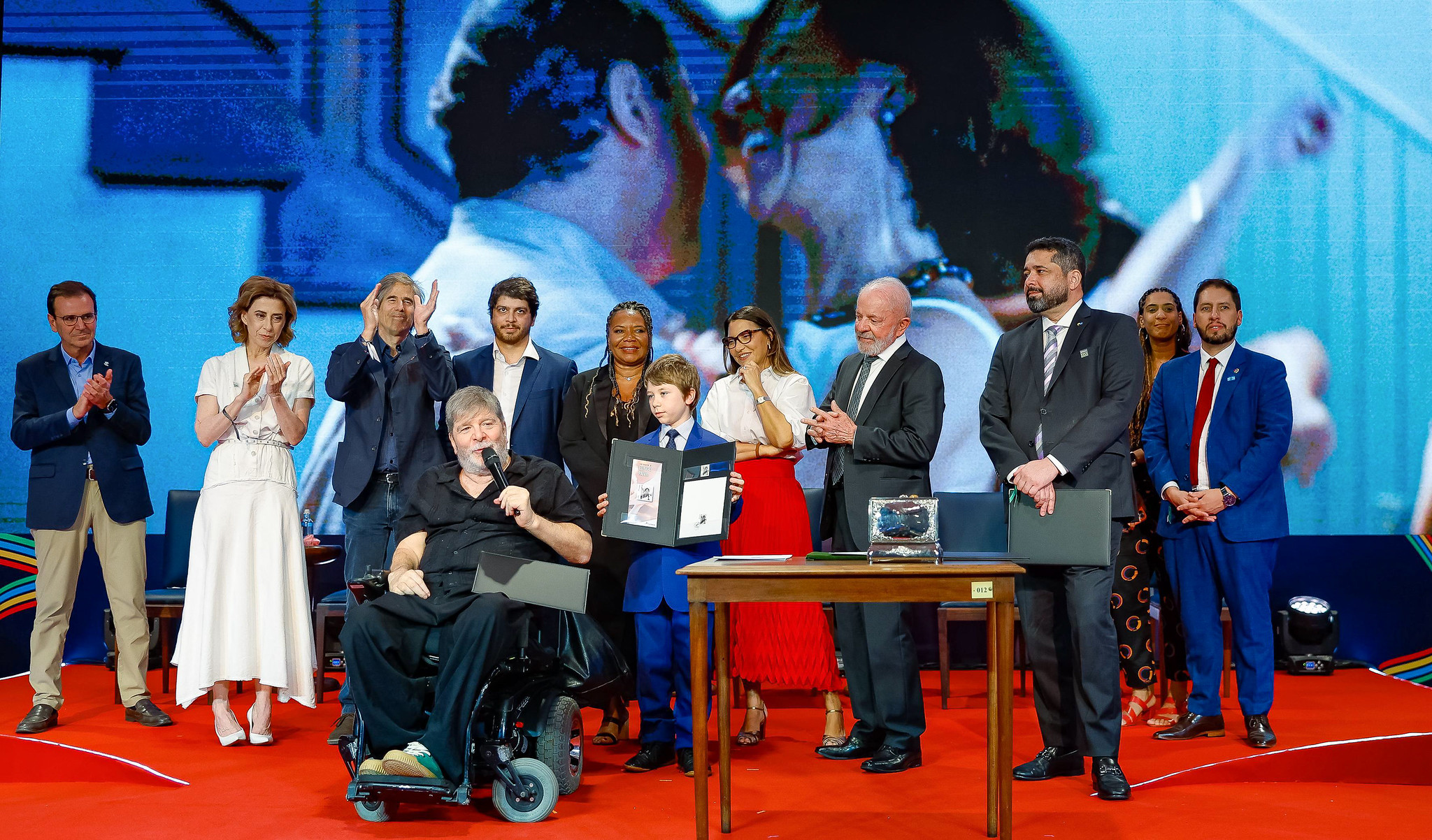 Presidente Lula lança selo dos Correios em homenagem à trajetória de Eunice Paiva
