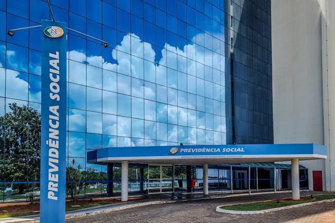 INSS inicia devolução de descontos indevidos a aposentados; confira as datas dos reembolsos