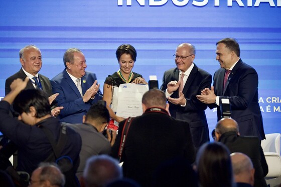 Mônica Burgos, da Avatim, recebe Ordem do Mérito Industrial da CNI