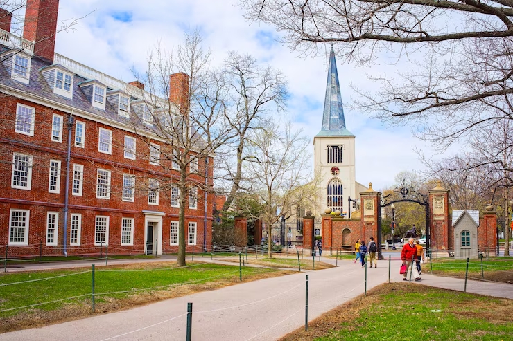 Harvard vai à Justiça para evitar deportação de estudantes internacionais às vésperas da formatura