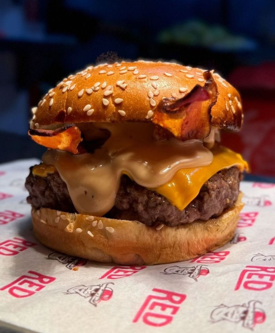 Dia do Hamburger: Red Burger promove ações especiais para celebrar a data