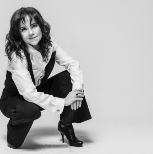 Vânia Abreu faz show exclusivo no Palacete Tira Chapéu em celebração ao Dia dos Namorados