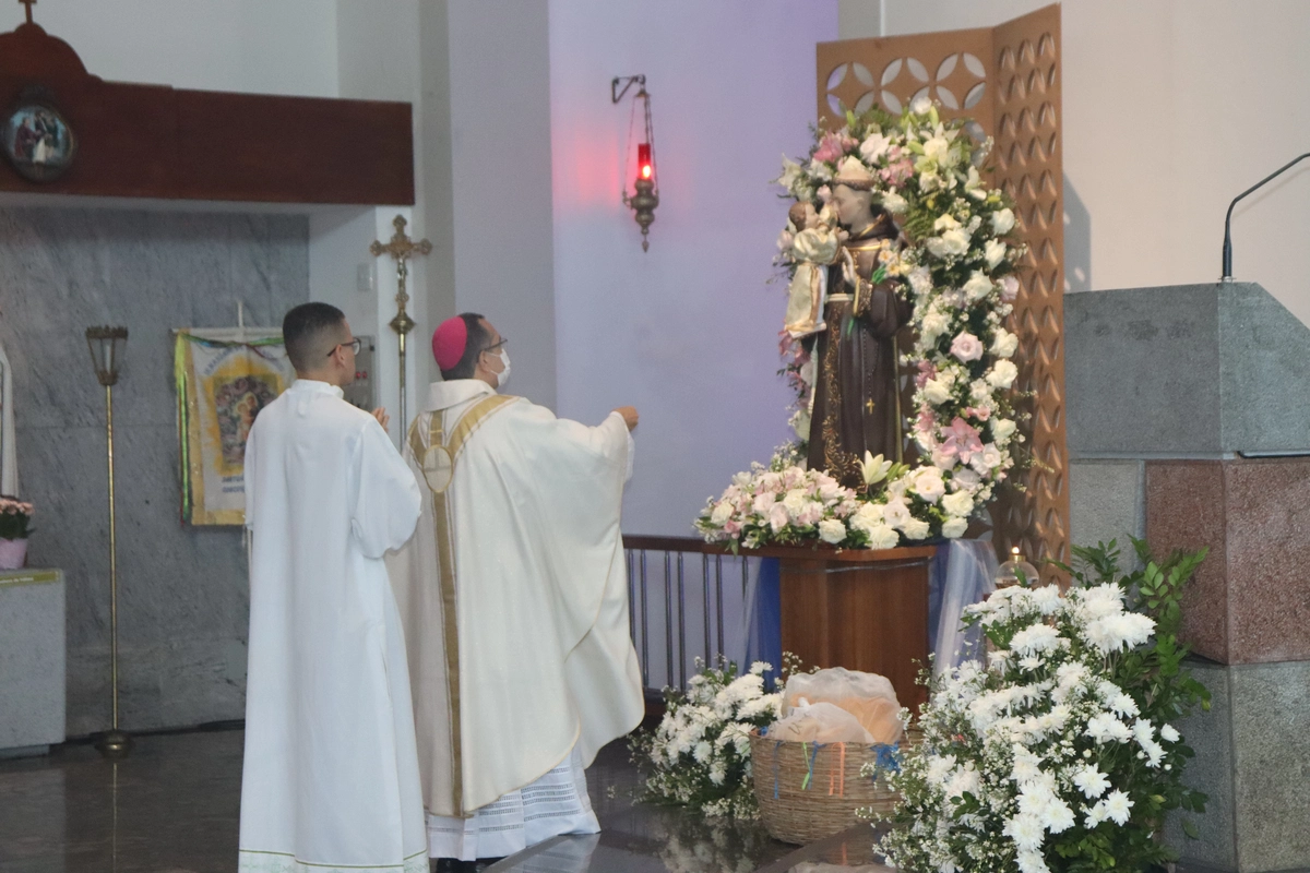 Santuário Santa Dulce celebra Santo Antônio com missas, procissão luminosa e quermesse nesta sexta (13)